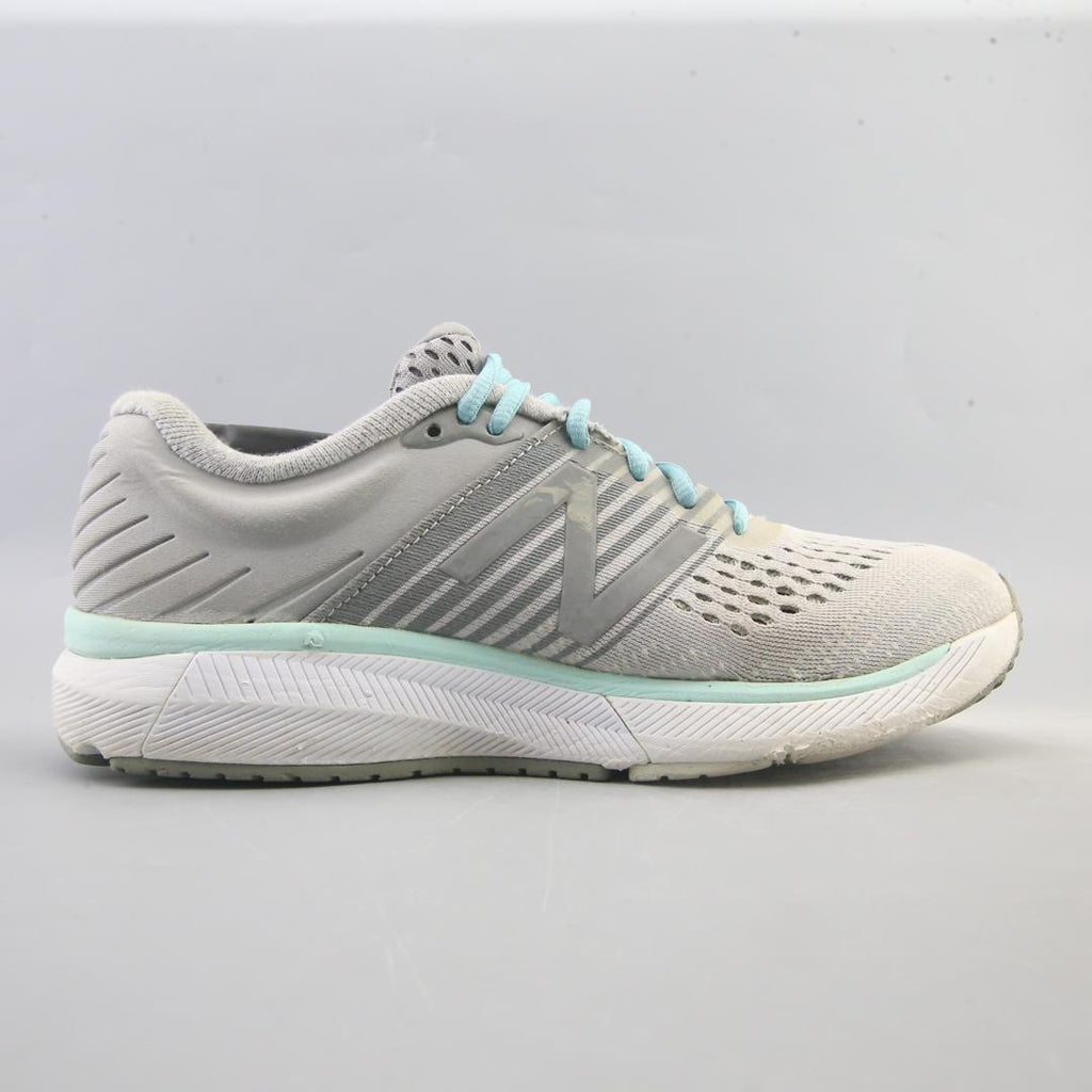 NEW BALANCE 860 V10
