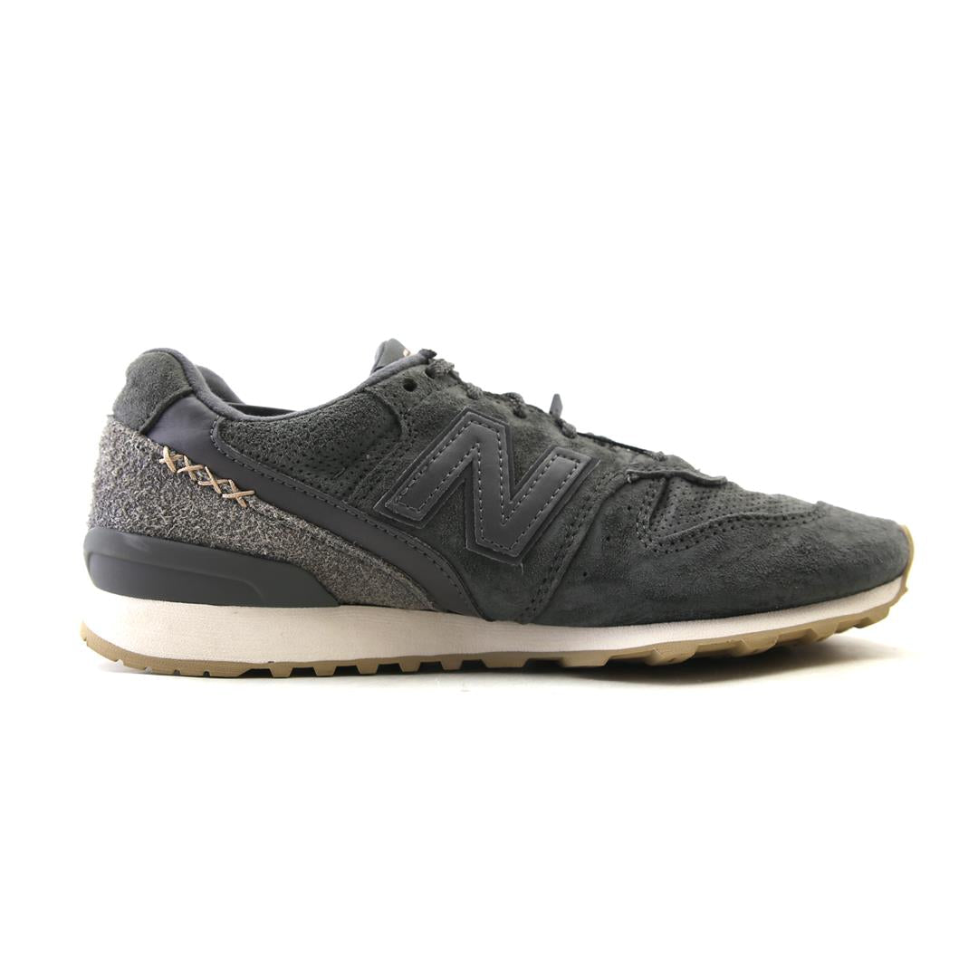 NEW BALANCE 696