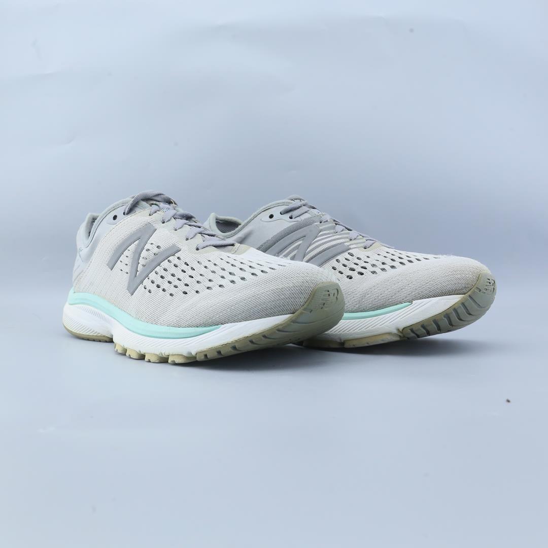 NEW BALANCE 860 V10