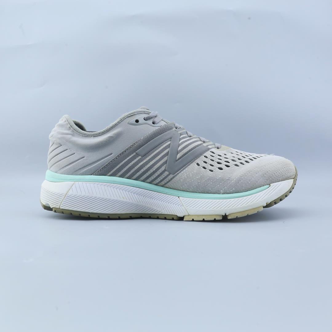 NEW BALANCE 860 V10