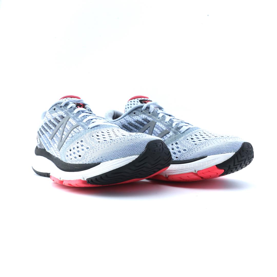 NEW BALANCE 860 V9