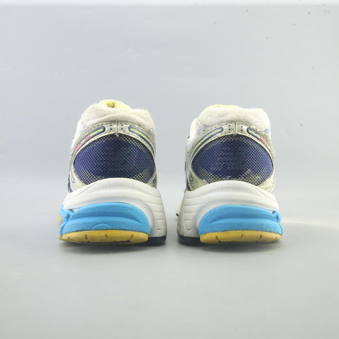 NEW BALANCE 860V4
